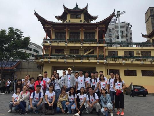 两岸师生参观常德诗墙.jpg